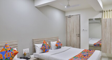 Hotel Nice Room Type - Deluxe Ac (UNMARRIED COUPLE NOT ALLOWED) Triple Bed