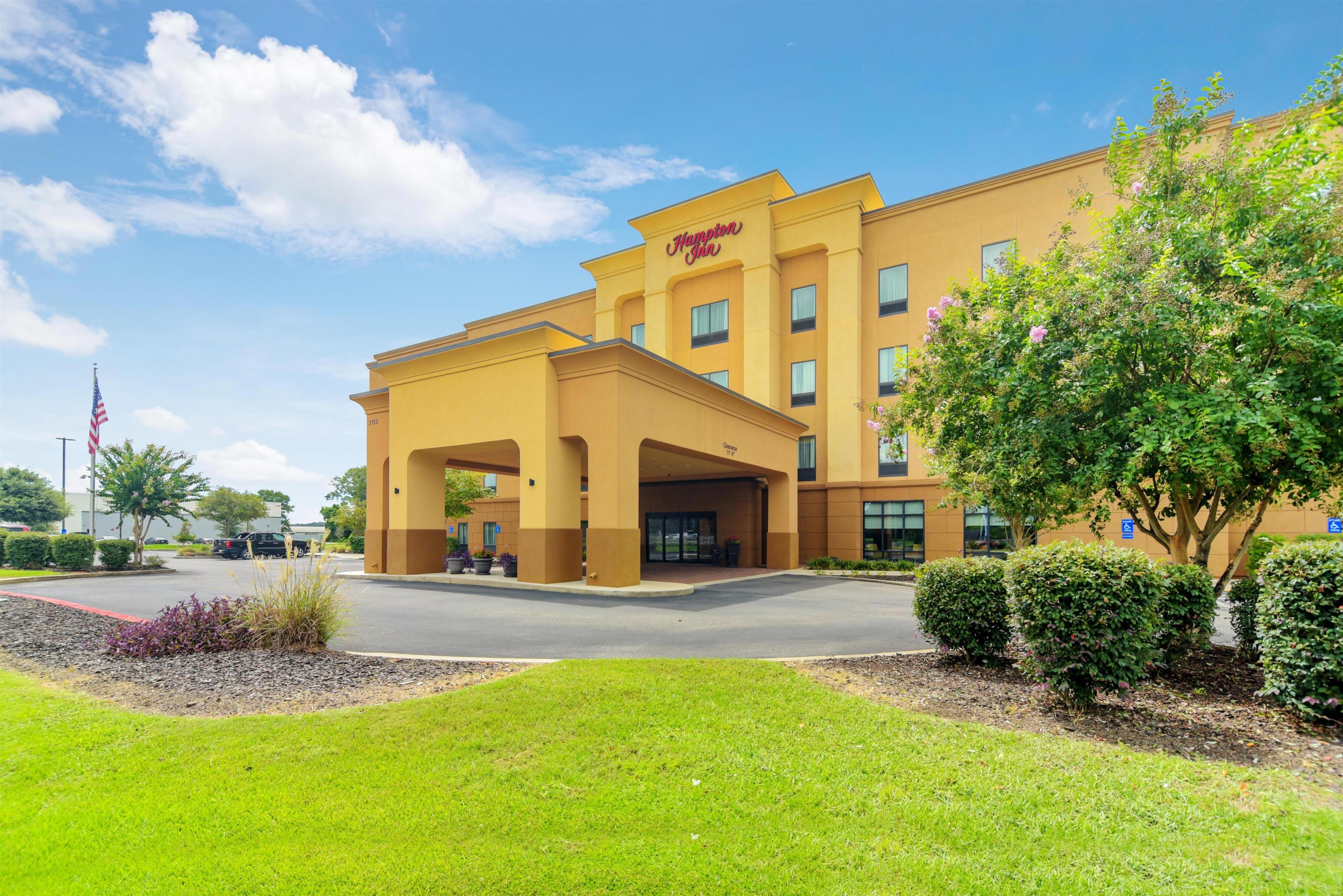 Hampton Inn by Hilton Foley, AL - Tap to explore photos
