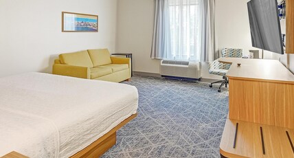 Hampton Inn by Hilton Foley, AL Room Type - 1 KING SFBD MIC FRG NS