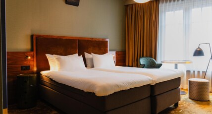 Hotel MAI Amsterdam Room Type - Comfort Double or Twin Room Canal View Hotel MAI Amsterdam Room Type - Comfort Double or Twin Room Canal View