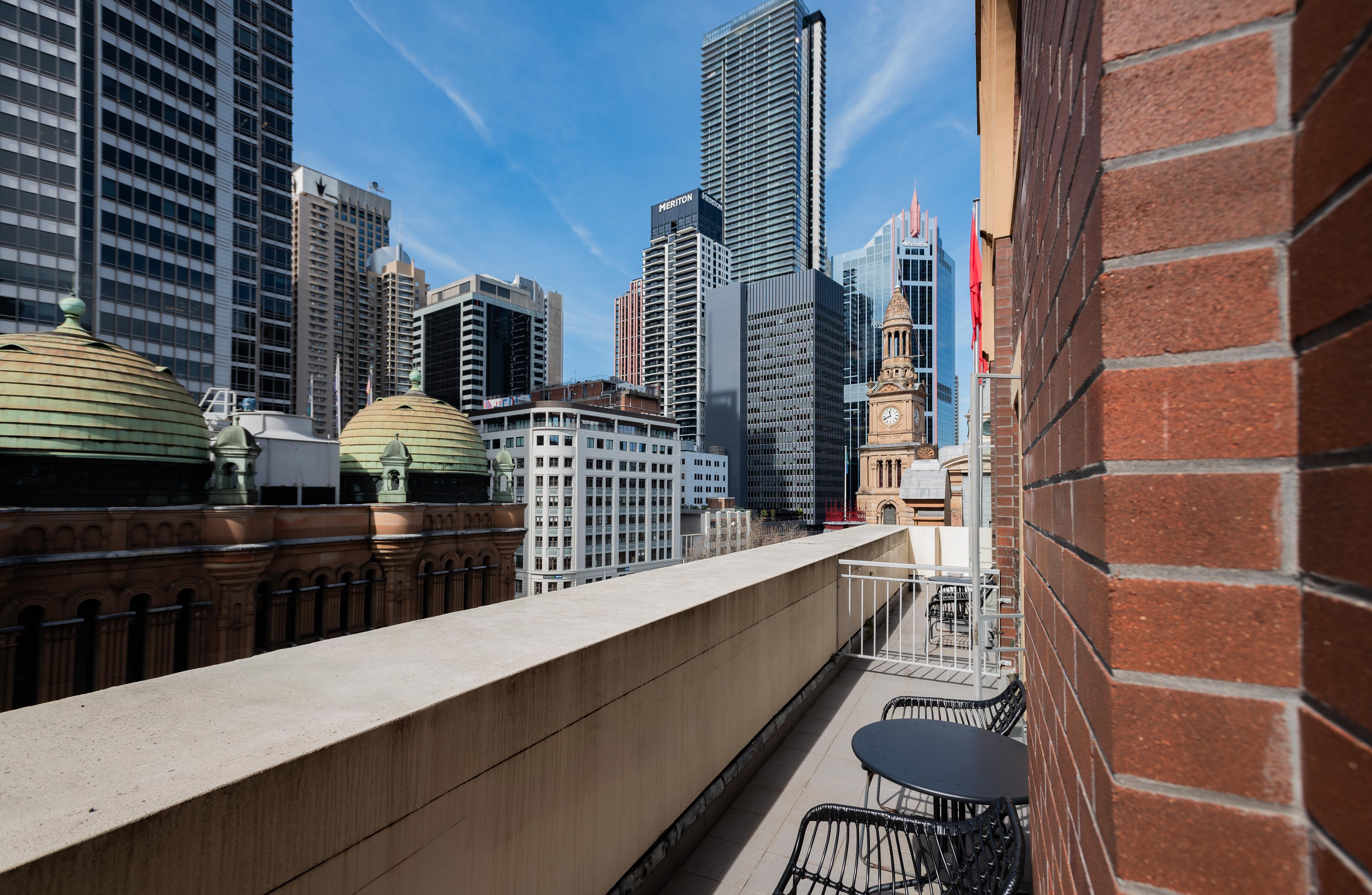 YEHS Hotel Sydney QVB Room Type - Signature Twin with Balcony