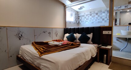 Hotel Midtown Malhotras Room Type - Standard Room