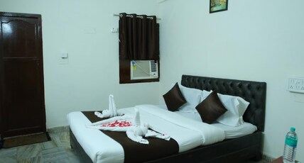 Ganesh Guest House Room Type - Basement Air Conditioning Room Ganesh Guest House Room Type - Basement Air Conditioning Room