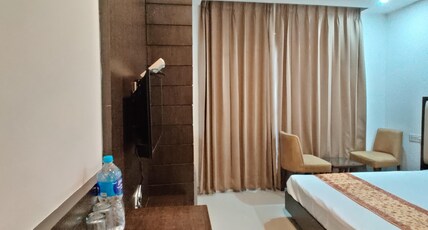 Avi Inn | 20 meter from Golden Temple Room Type - Deluxe Room