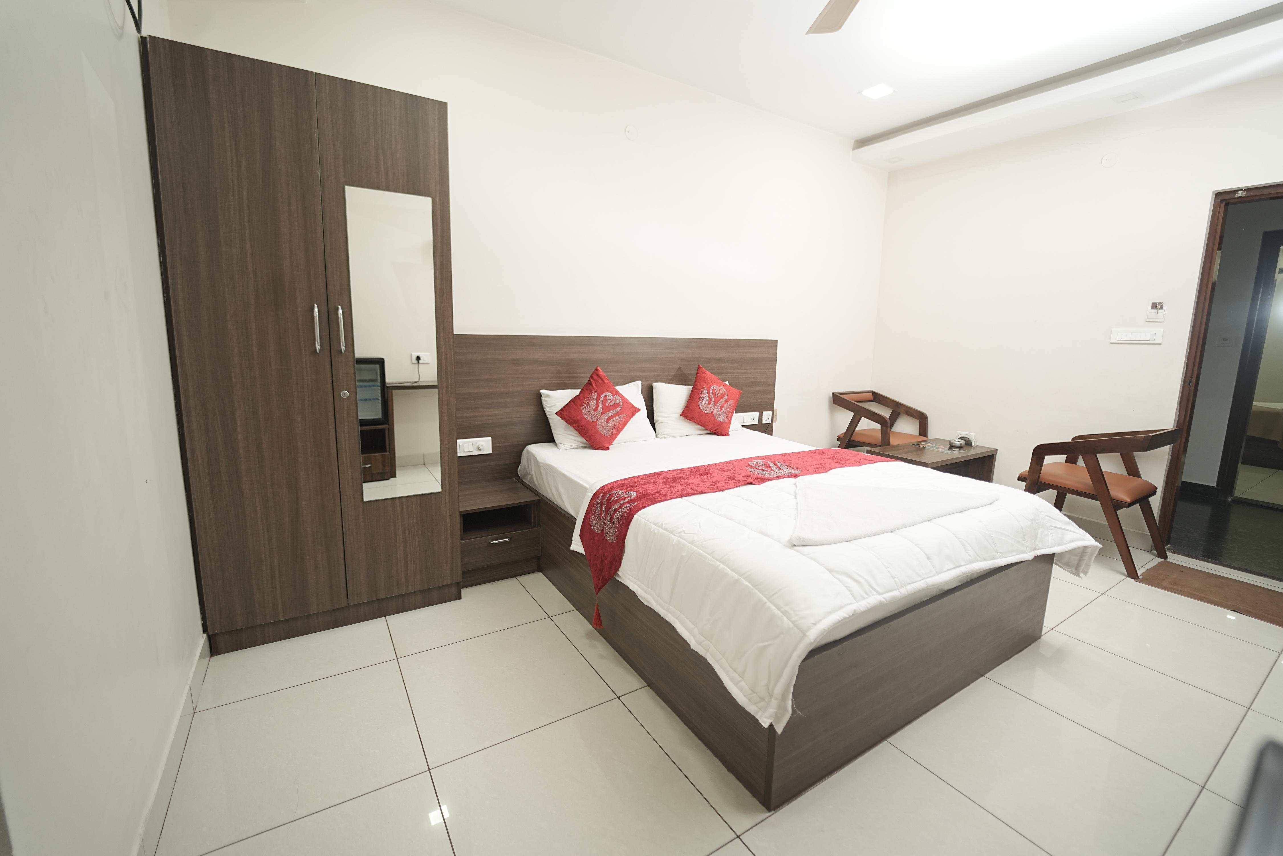 Hotel SSR Residency Room Type - Standard King Bed Room Non AC