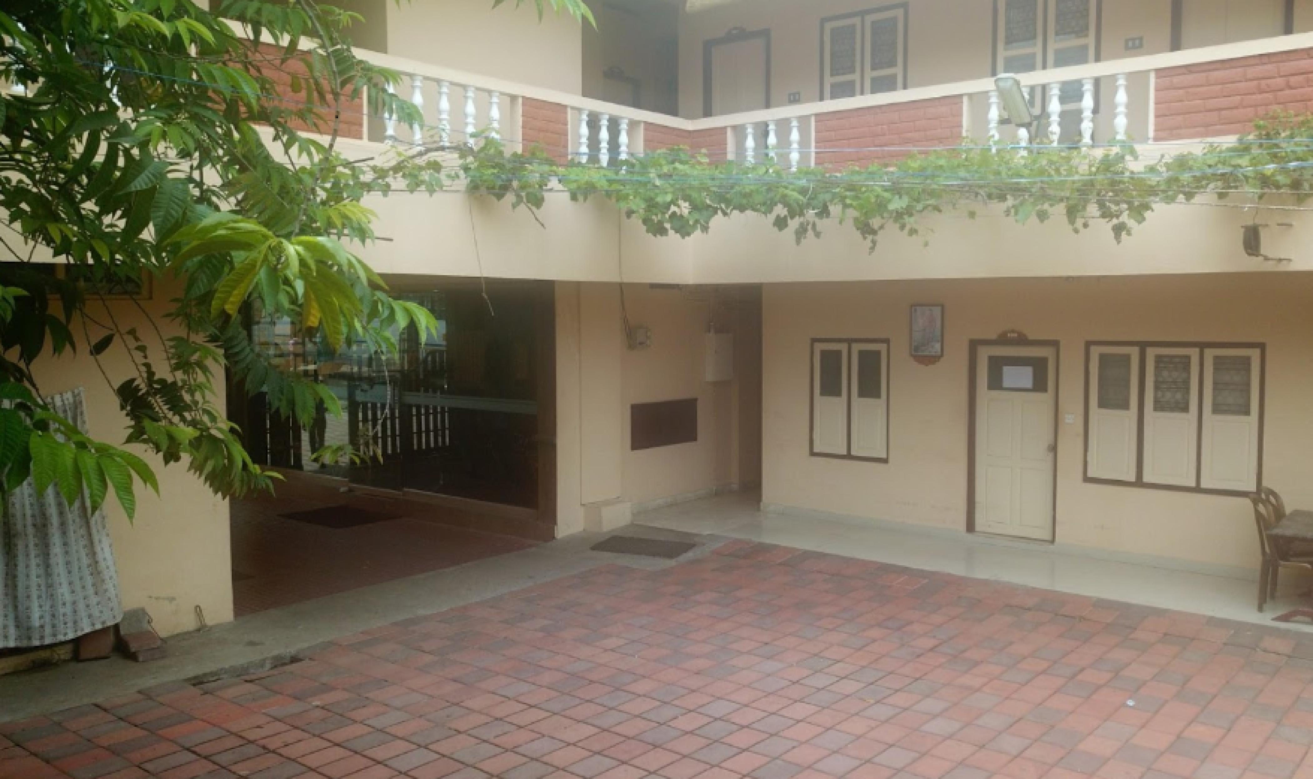 RAYS INN THEKKADY - Tap to explore photos