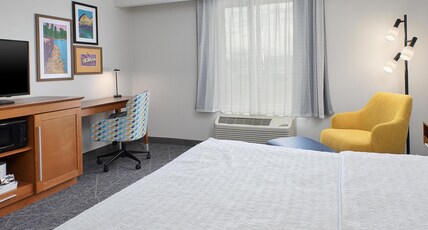 Hampton Inn West Bloomfield/ Southfield Room Type - 1KG MOB HEAR ACC RI-SHW NS