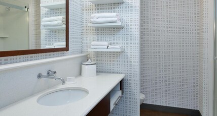 Hampton Inn West Bloomfield/ Southfield Room Type - 2Q W SHOWER MICRO FRID NS