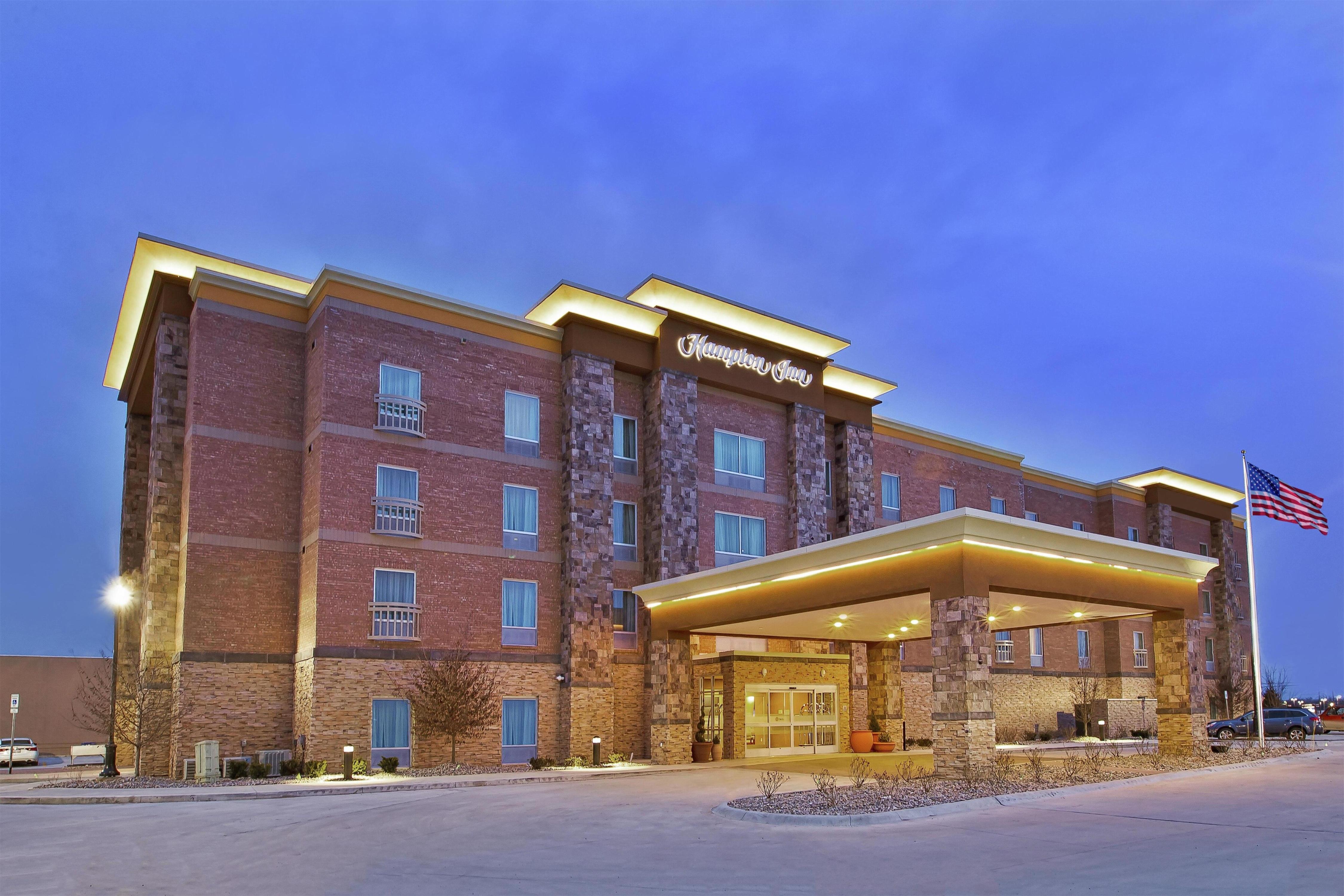 Hampton Inn West Bloomfield/ Southfield - Tap to explore photos