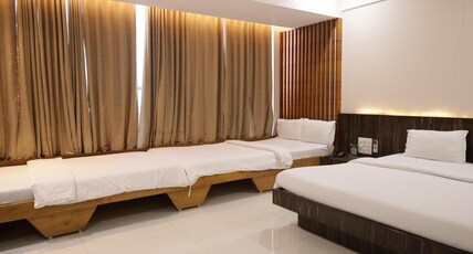 Hotel President Banquet & Lawn Room Type - Family Room Hotel President Banquet & Lawn Room Type - Family Room