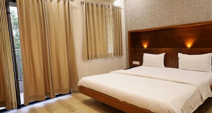 Hotel President Banquet & Lawn Room Type - Executive Room With Balcony Hotel President Banquet & Lawn Room Type - Executive Room With Balcony
