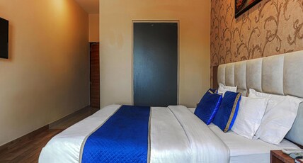 Hotel Sallow Grand Room Type - Deluxe Room