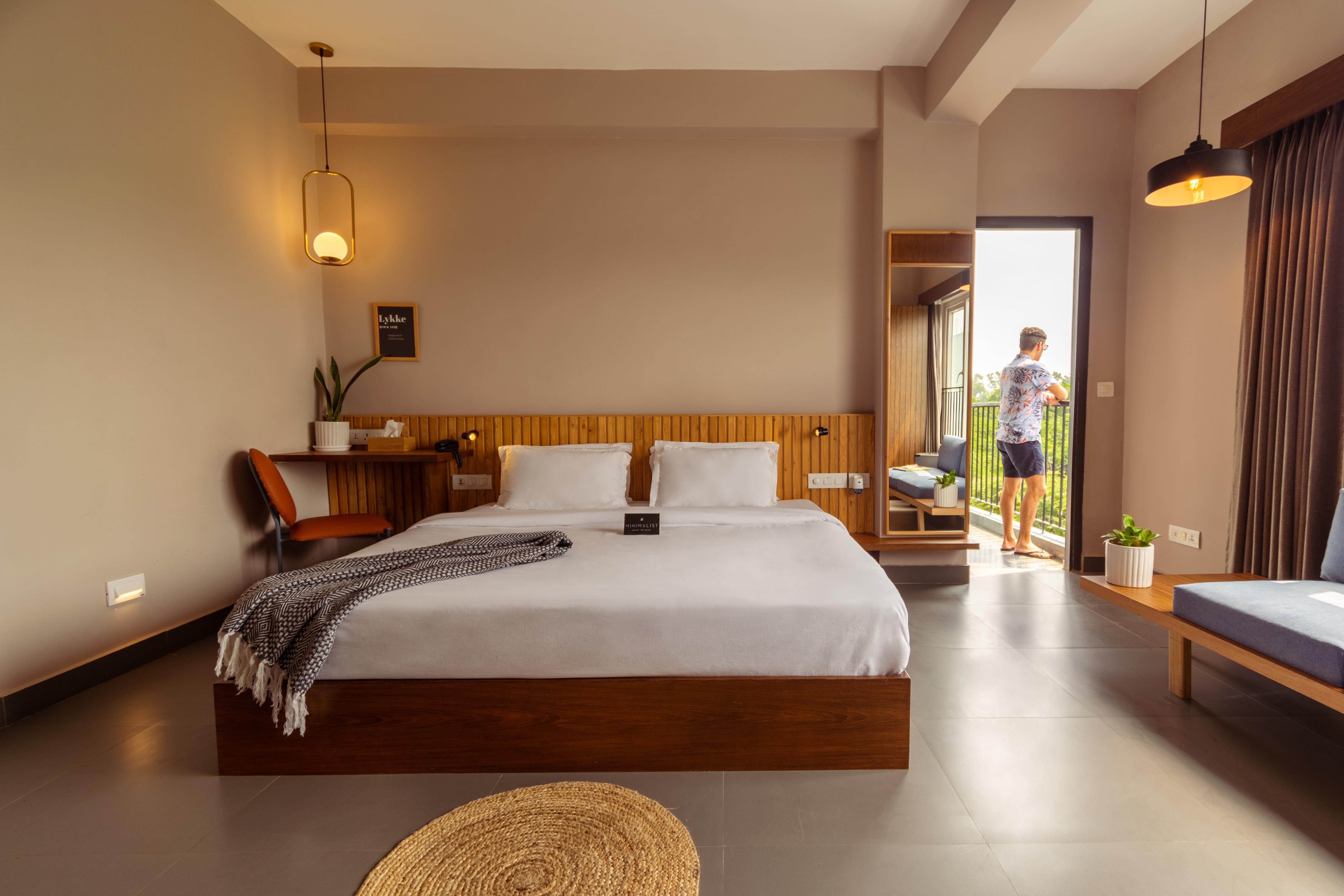 Minimalist Poshtel & Suites @HauzKhas Room Type - Superior King Room
