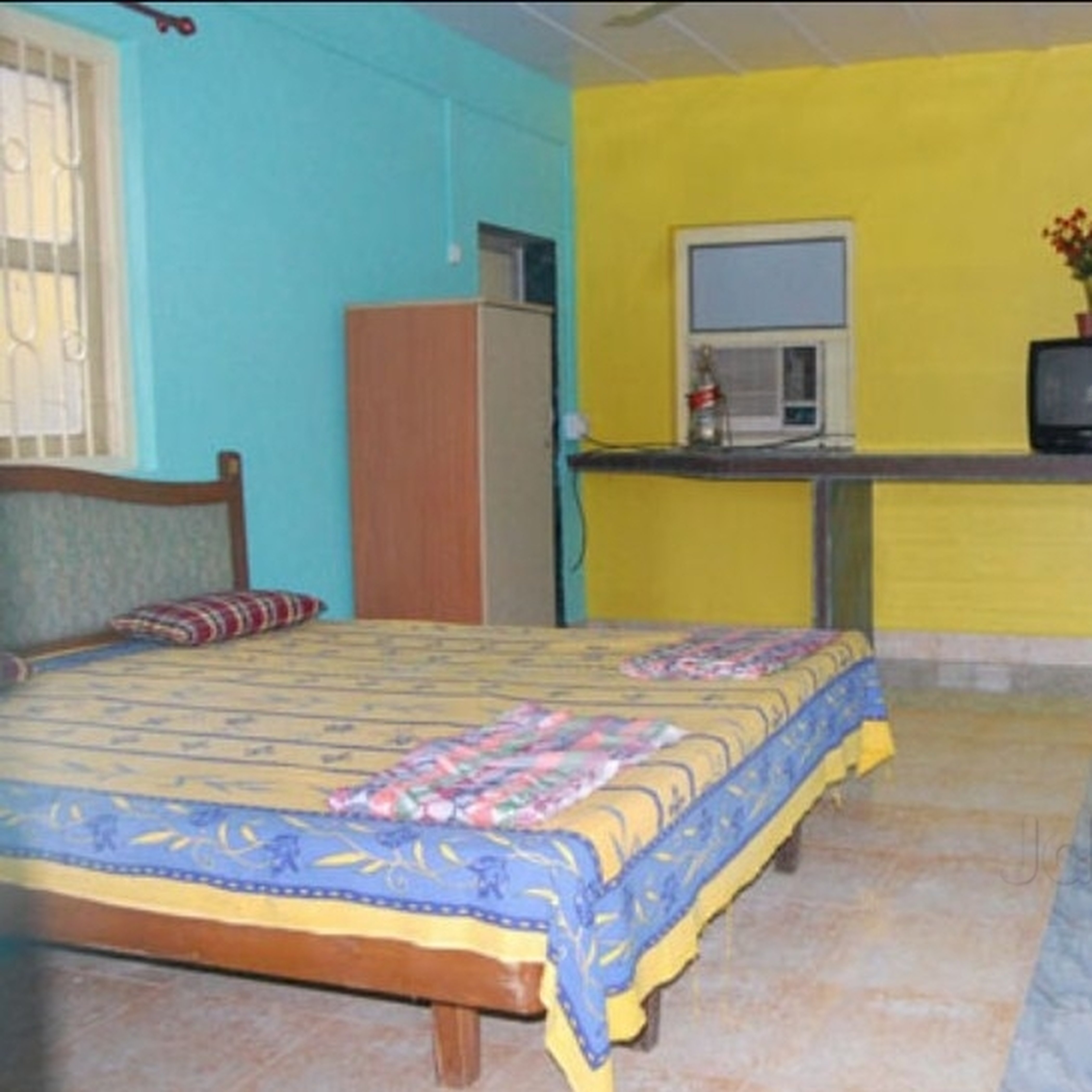 Yellow House - Tap to explore photos