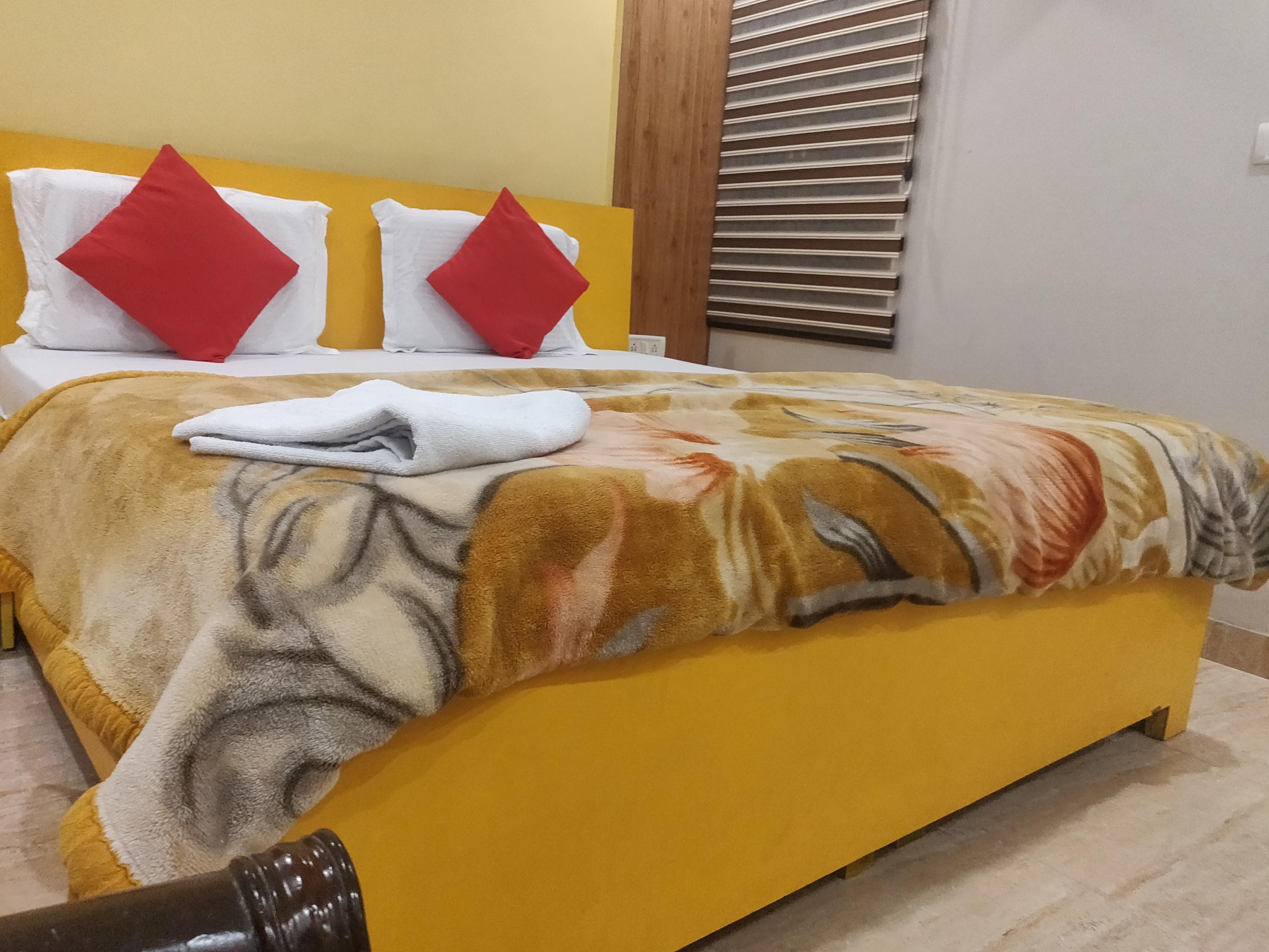 Sagar Niwas Homestay | Near Fortis - Tap to explore photos