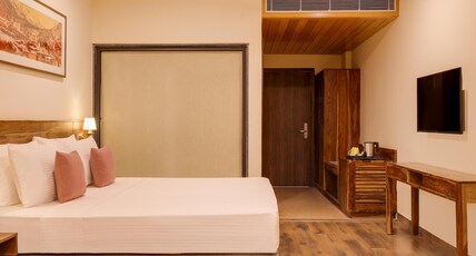 Lemon Tree Hotel, Kasauli Room Type - Deluxe King Room