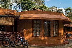 Brindavan Estate Homestay| Rooms & Pool