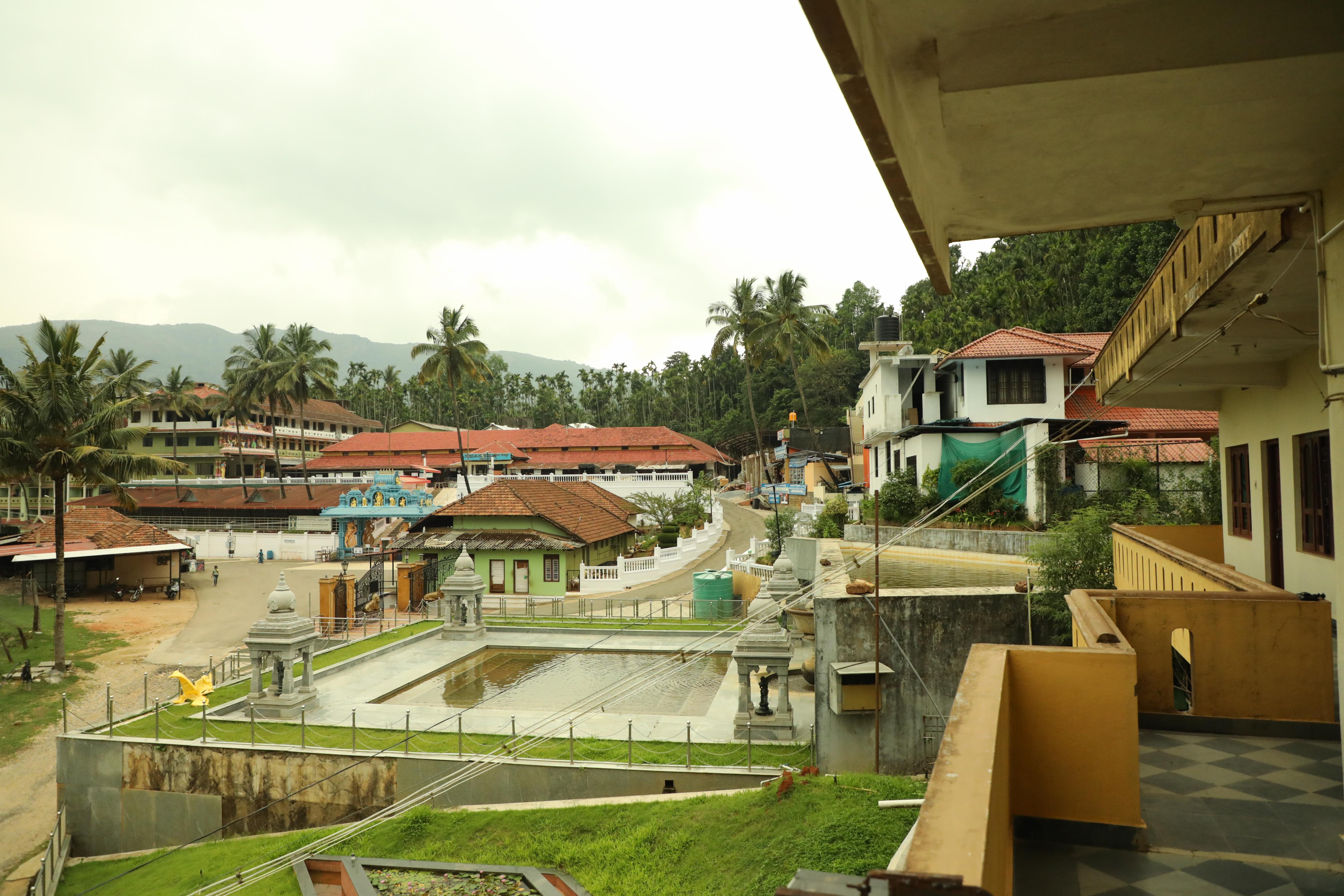 PADMASHREE LODGE - Tap to explore photos