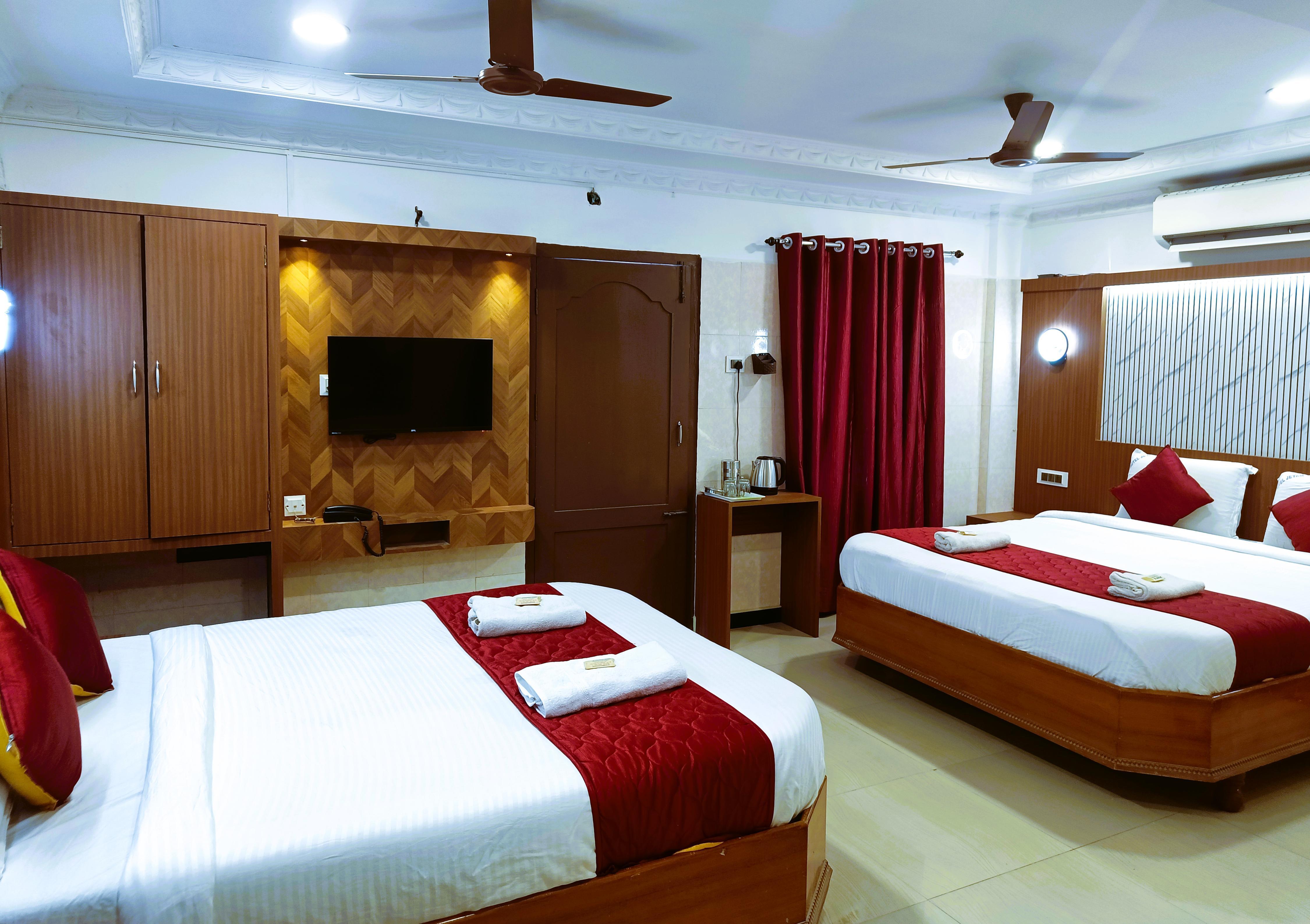 HOTEL JEYAM Room Type - FAMILY FOUR - BED AC ROOM