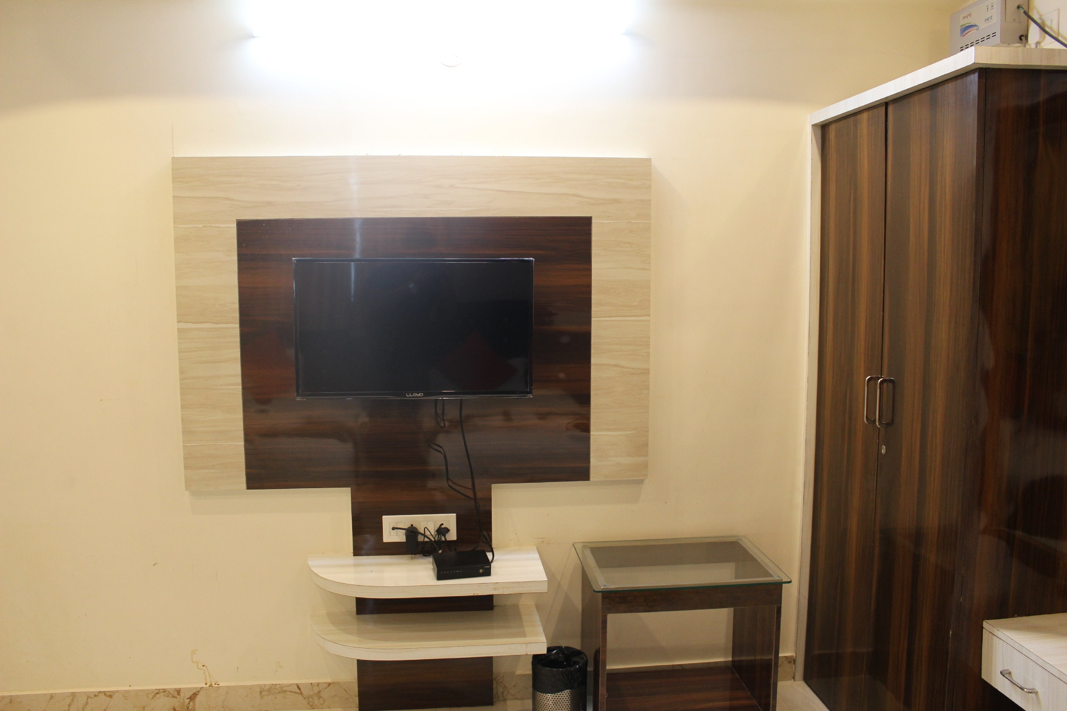 I Residency Apartment | Room & Wi-Fi - Tap to explore photos