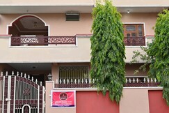 Bhumi Homestay Bed & Breakfast