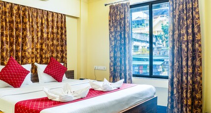Apples Balaji Inn Room Type - Comfort Deluxe AC Room