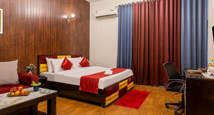 NOOK INN & SUITES - 2 min walk from MG Road Metro Station Room Type - Premium Room with Private Balcony