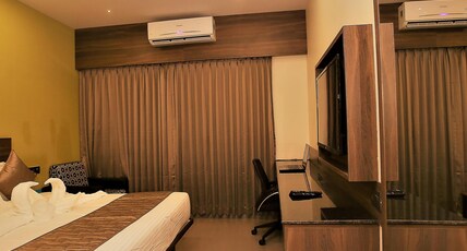 HOTEL REGENTS Room Type - SUITE (LIVING+BEDROOM)