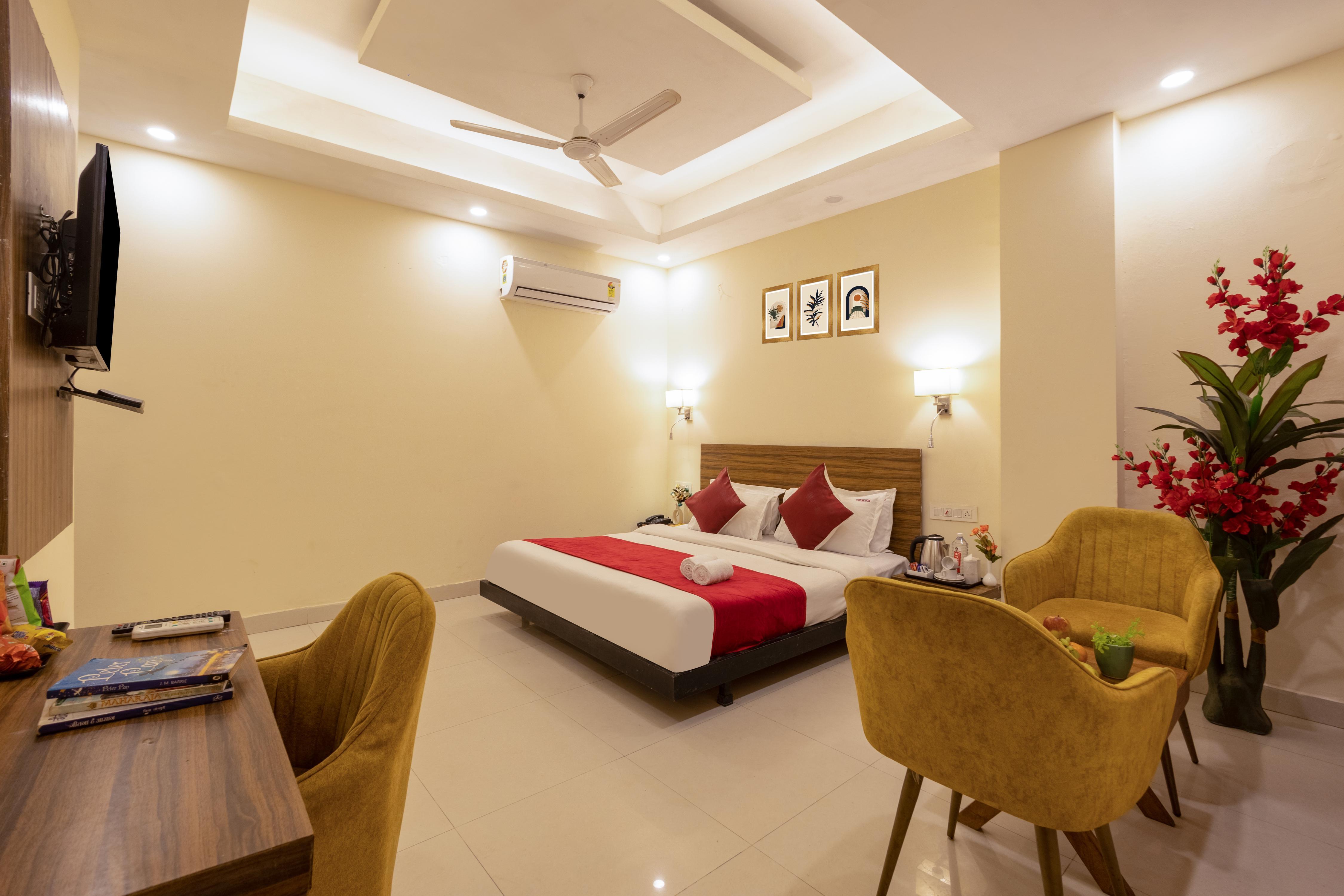 Hotel Ganga Ashoka- 100m from Ganga Ghat | 2kms from Triveni Ghat