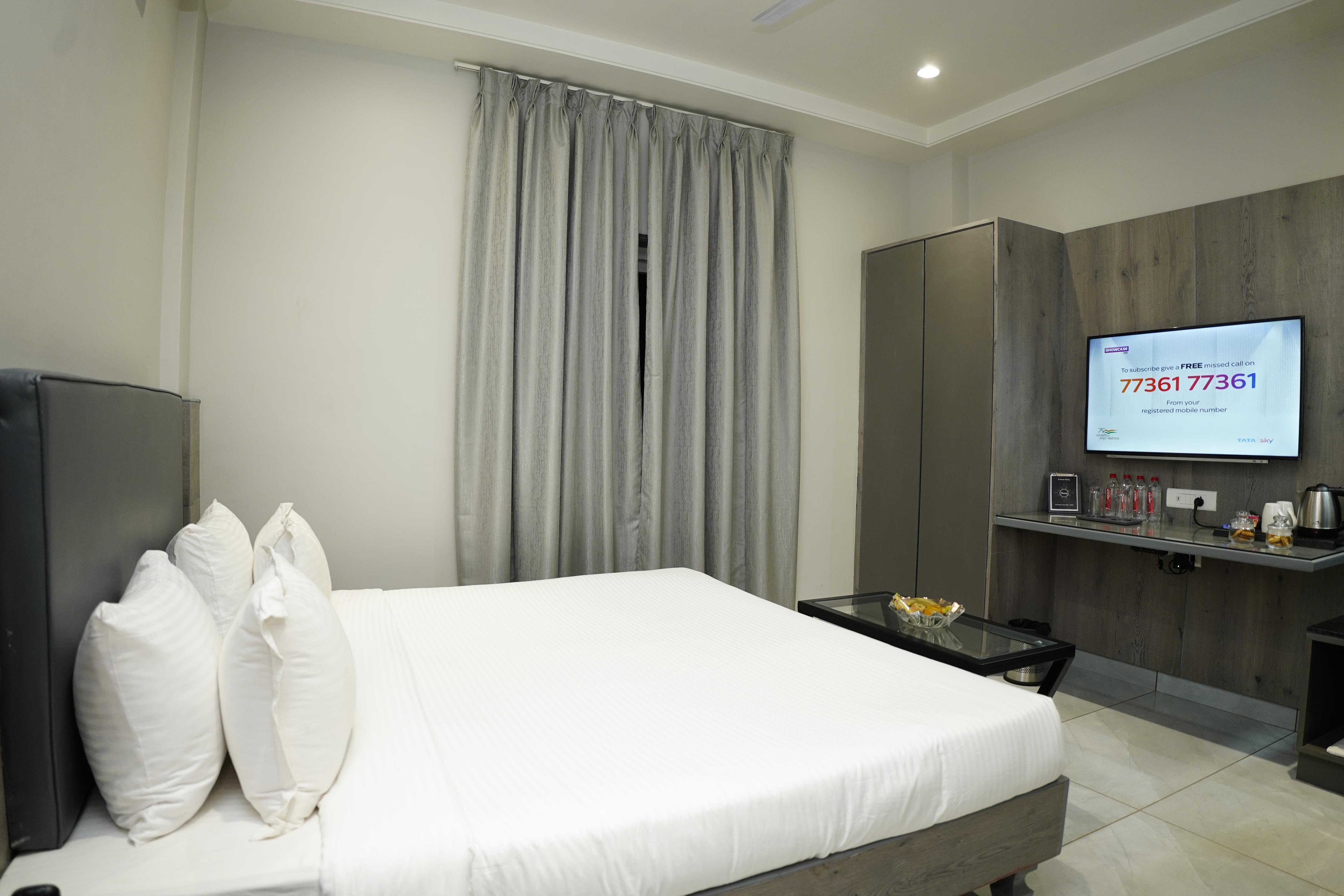 EXPRESS 11 HOTEL - Tap to explore photos