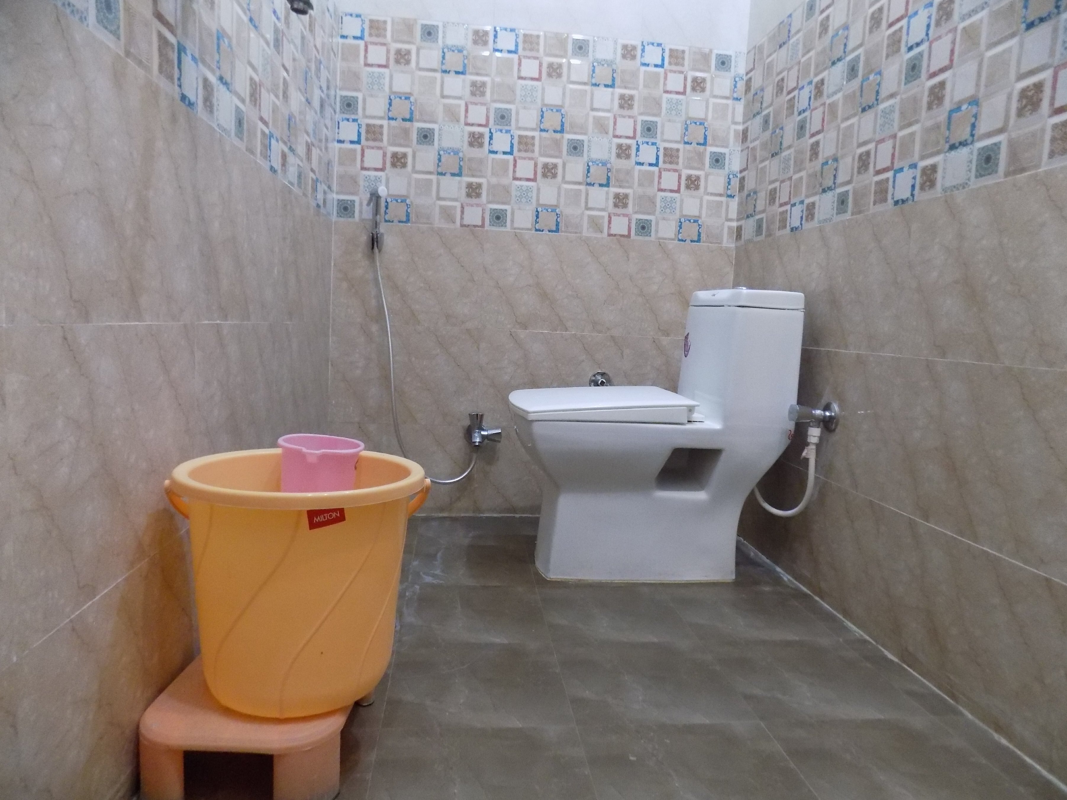 Hotel Highway Inn - Tap to explore photos