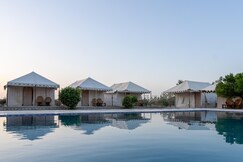 Desert Fortune Resort | Swimming Pool & Safaris