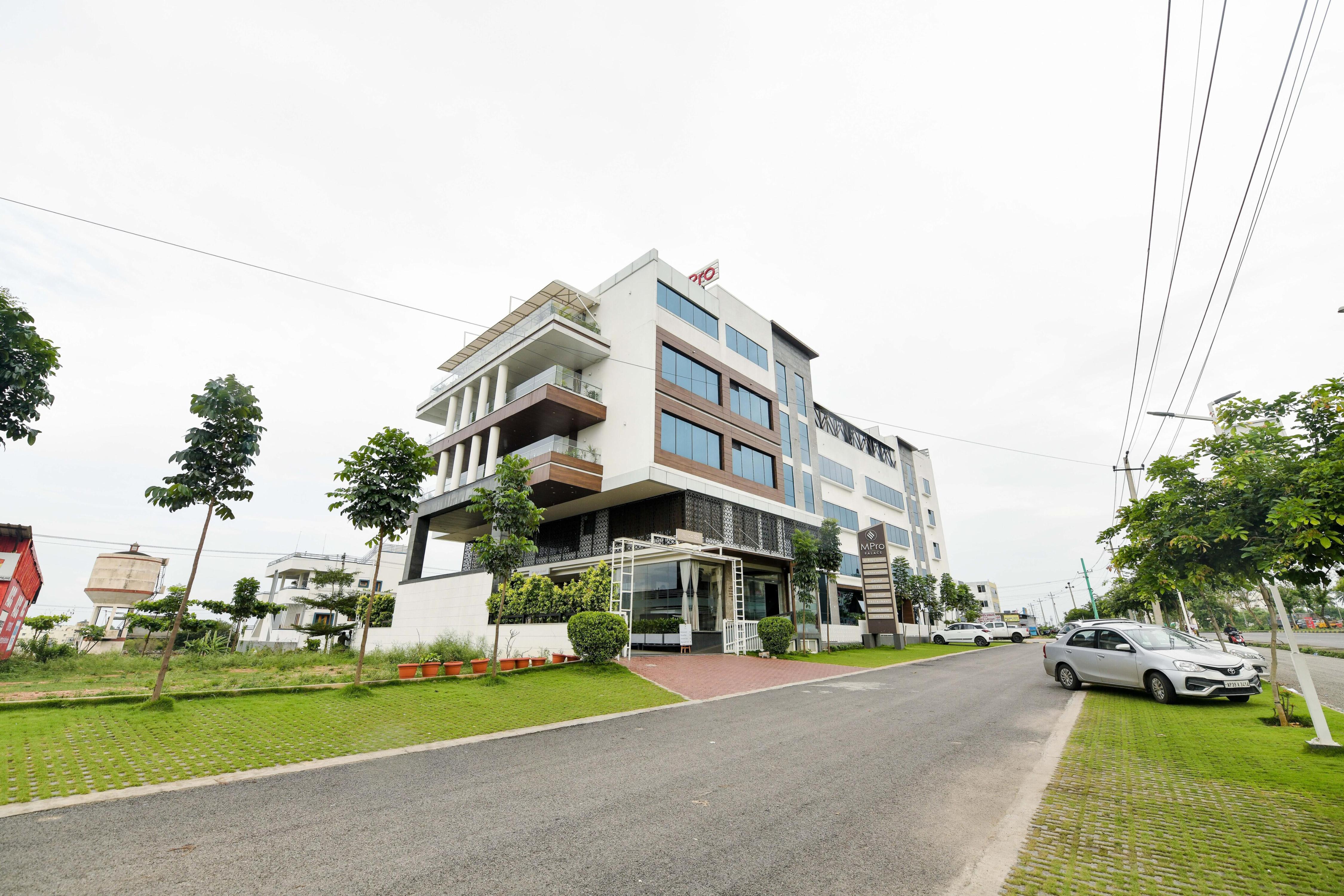 Hotel M Pro Palace Mysore - 12 Minutes to Mysore Palace