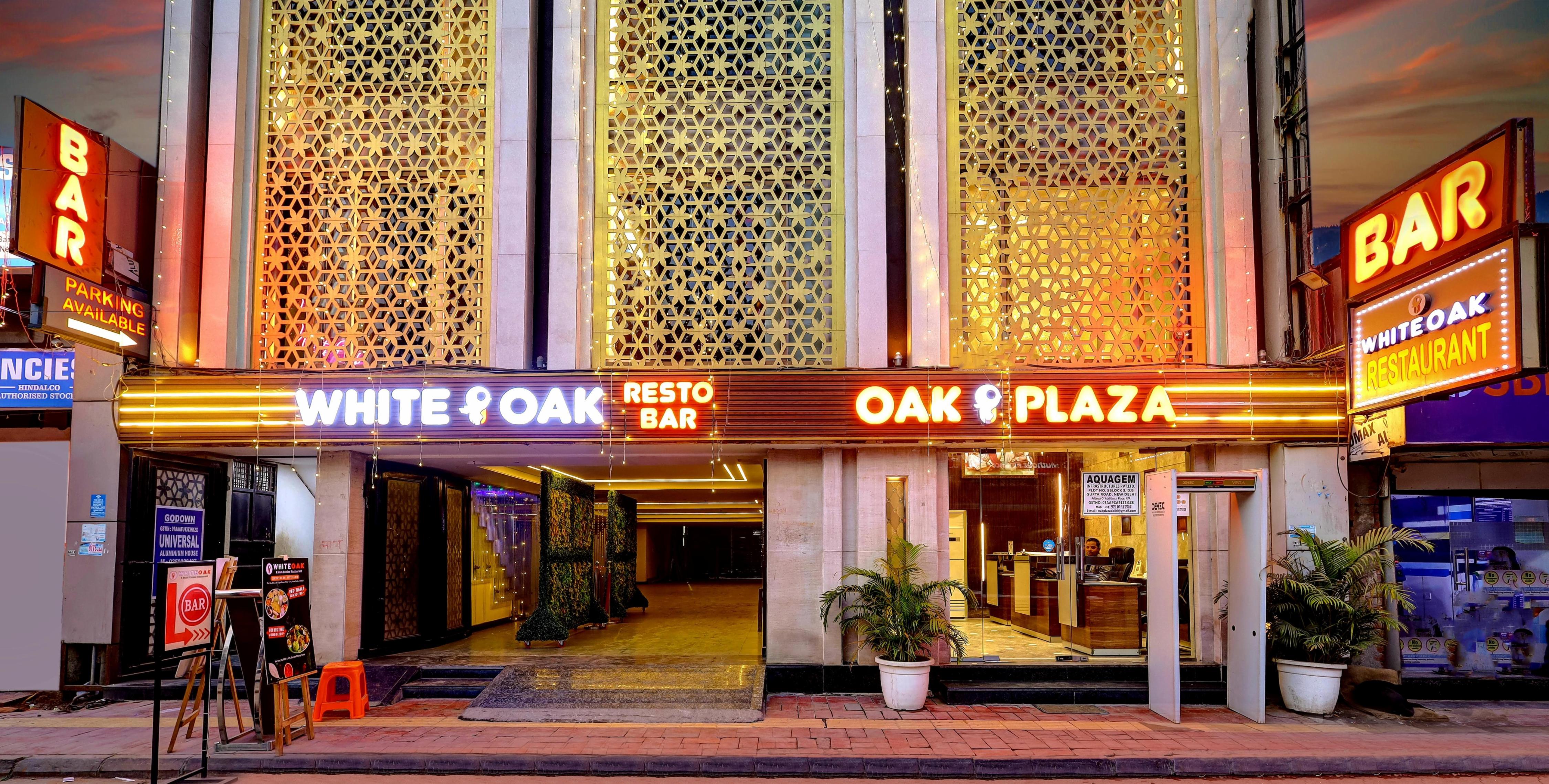 Hotel Oak Plaza Near Connaught Place & NDLS Station