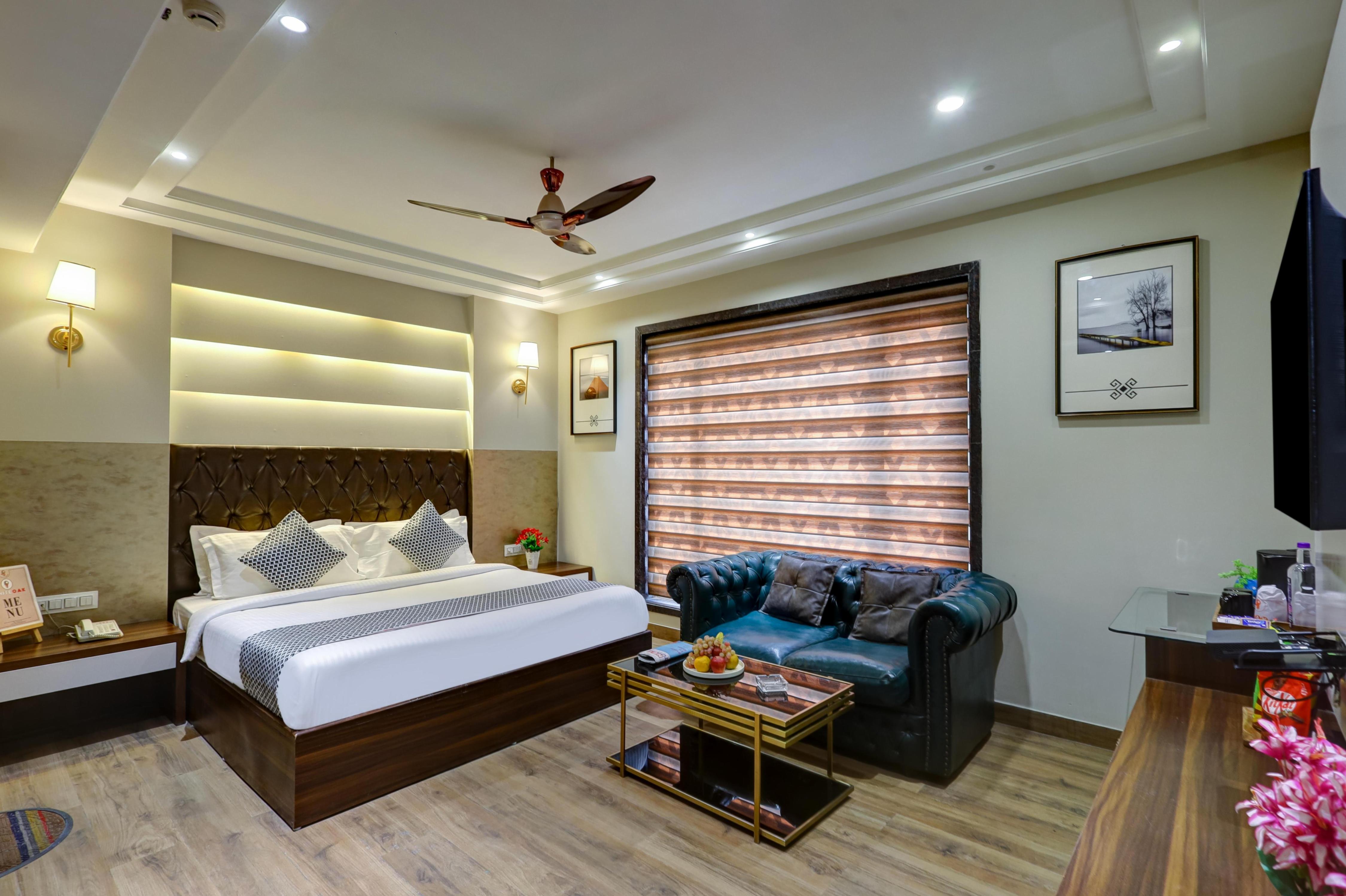 Hotel Oak Plaza Near Connaught Place & NDLS Station