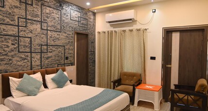 Hotel Gurudev Palace Room Type - Deluxe