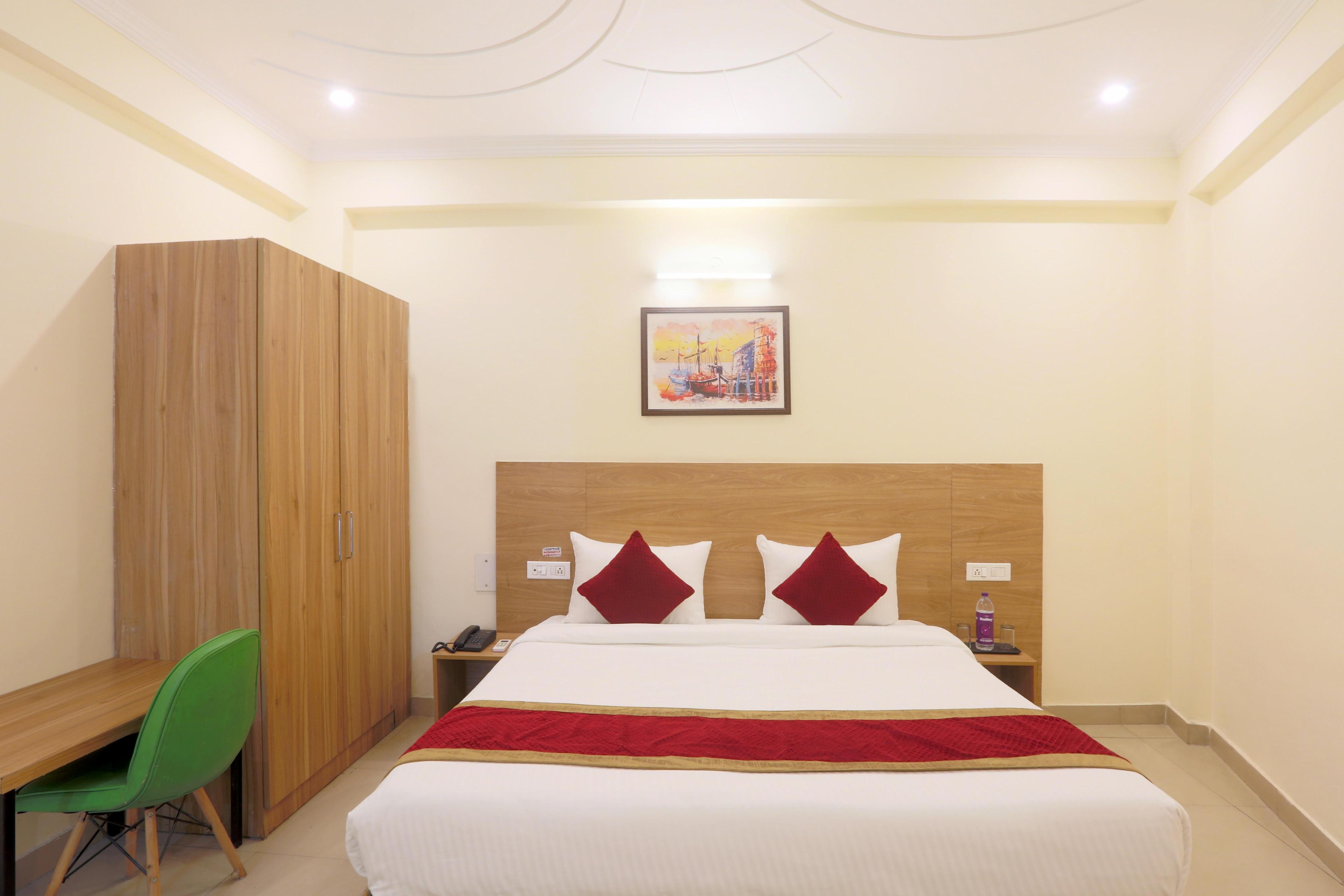 Hotel Lemon Suites Sector-62 by Aura, Noida - Tap to explore photos