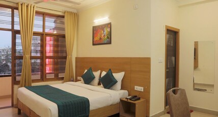 Hotel Lemon Suites & Banquet - Noida Sector 62 Room Type - Executive Room With Private balcony