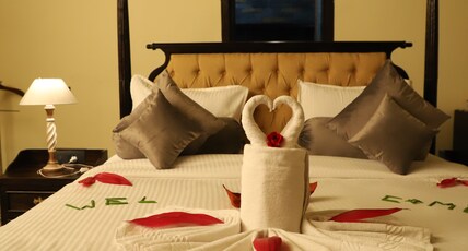 The Pench International,Jungle Water Park & Resort Room Type - Luxurious Family Suite With Jacuzzi