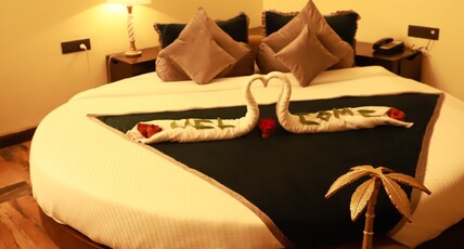 The Pench International,Jungle Water Park & Resort Room Type - Luxurious Honeymoon Room With Jacuzzi