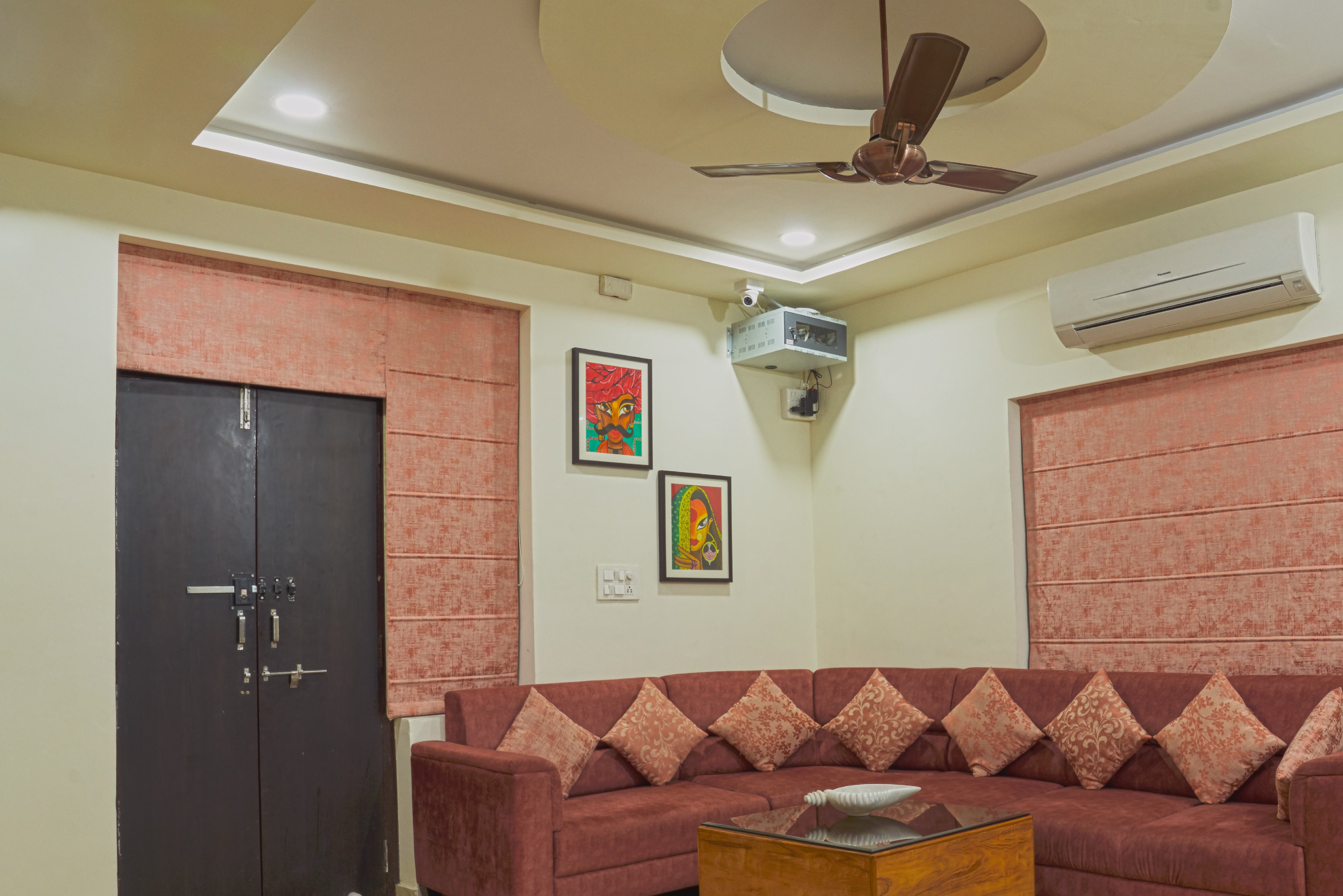 Vanya Shri Home Stay - Tap to explore photos