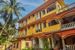 Costa De Calangute Inn Near The Beach