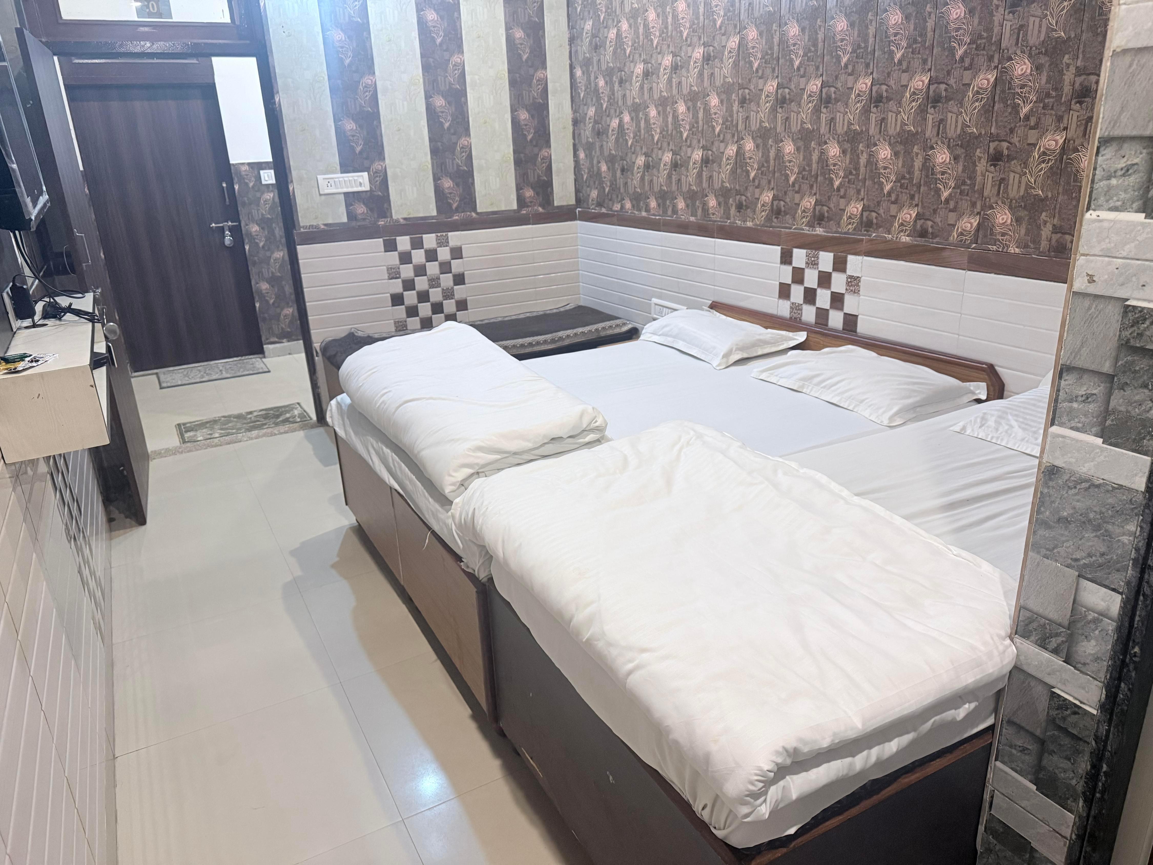 Hotel Aapno Shyam and Restaurant - Tap to explore photos