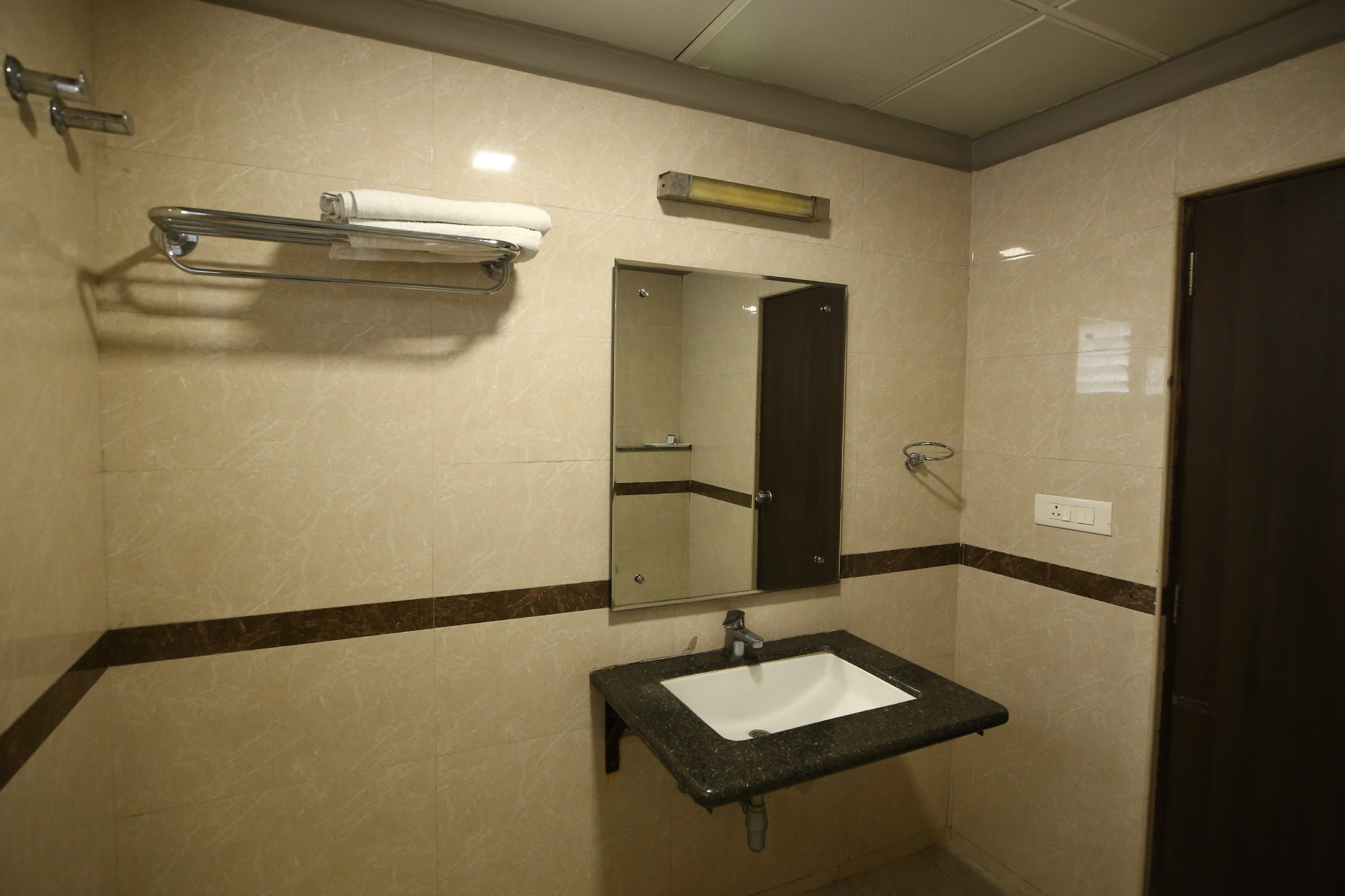 HOTEL FORTUNER PALACE - Tap to explore photos