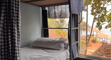 The Beachside Hostel Room Type - SUPERIOR 12 BED SEA VIEW MIXED DORM