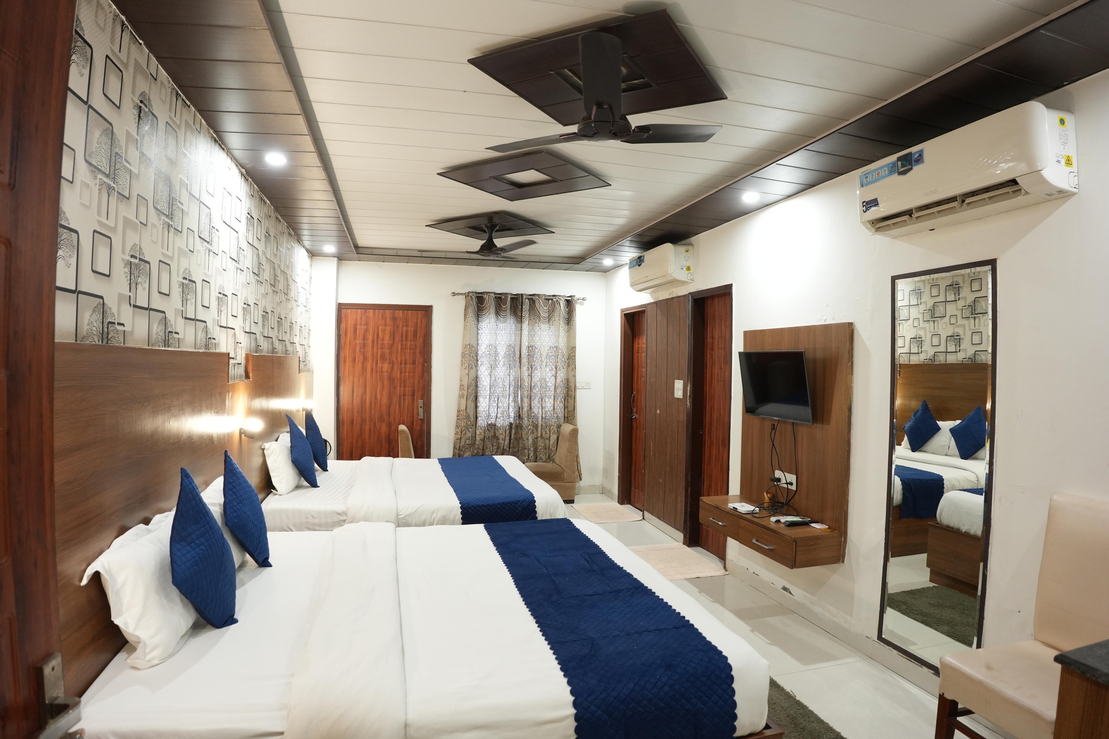 HOTEL ELITE - Tap to explore photos