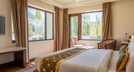 Hotel Kesaar Palace Room Type - Premium Room