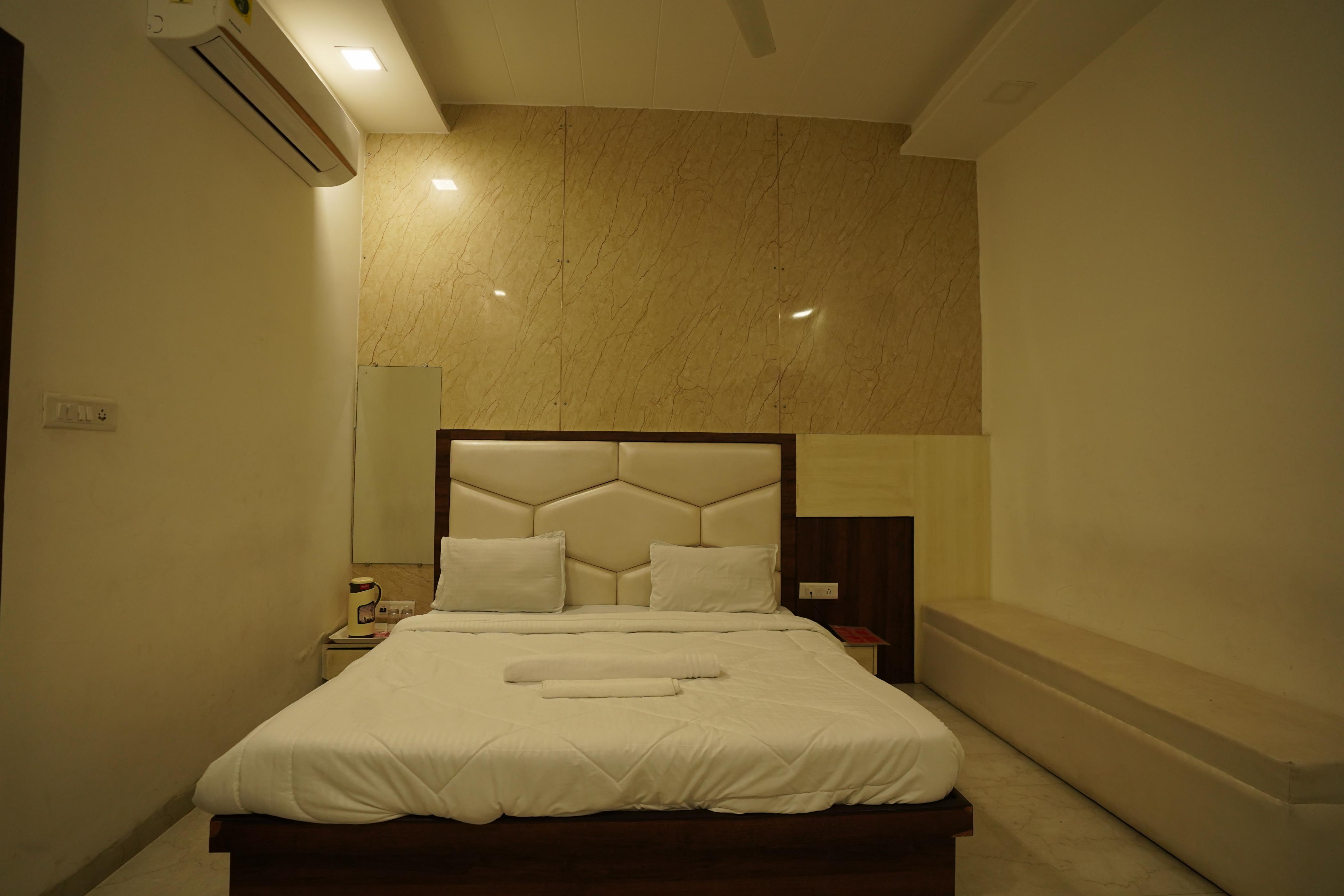 Hotel Vedant Inn By WB INN Room Type - Super Deluxe