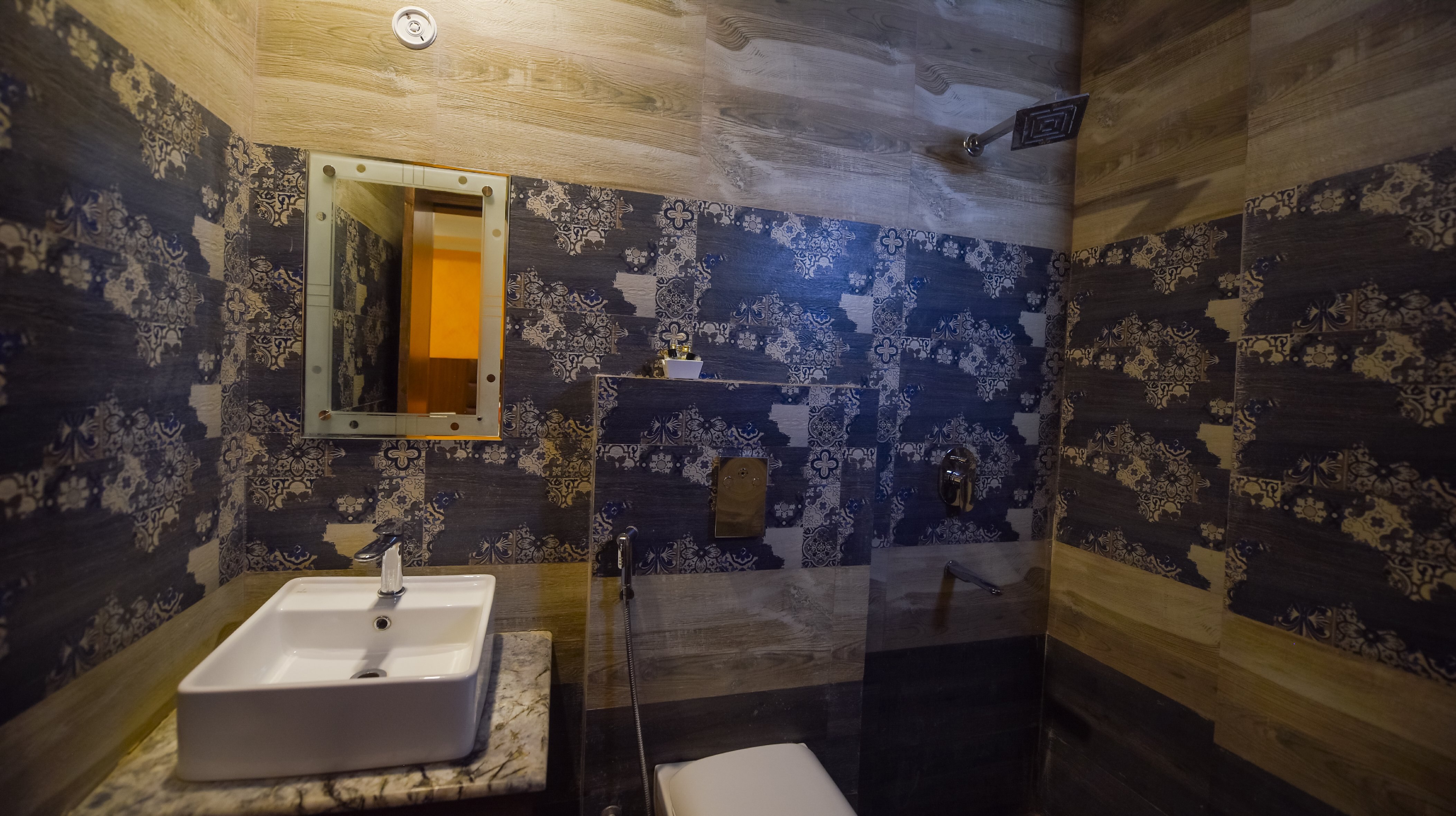 Hyfa Continental - Tap to explore photos