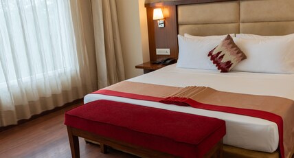 Hotel Le Amritam Room Type - Deluxe Room with City View Hotel Le Amritam Room Type - Deluxe Room with City View